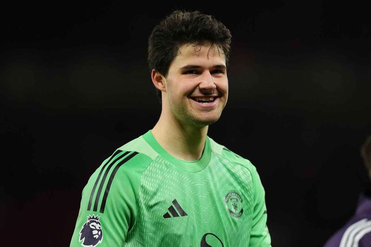 elogia – Schmeichel elogia el impacto de Senne Lammens en el Manchester United