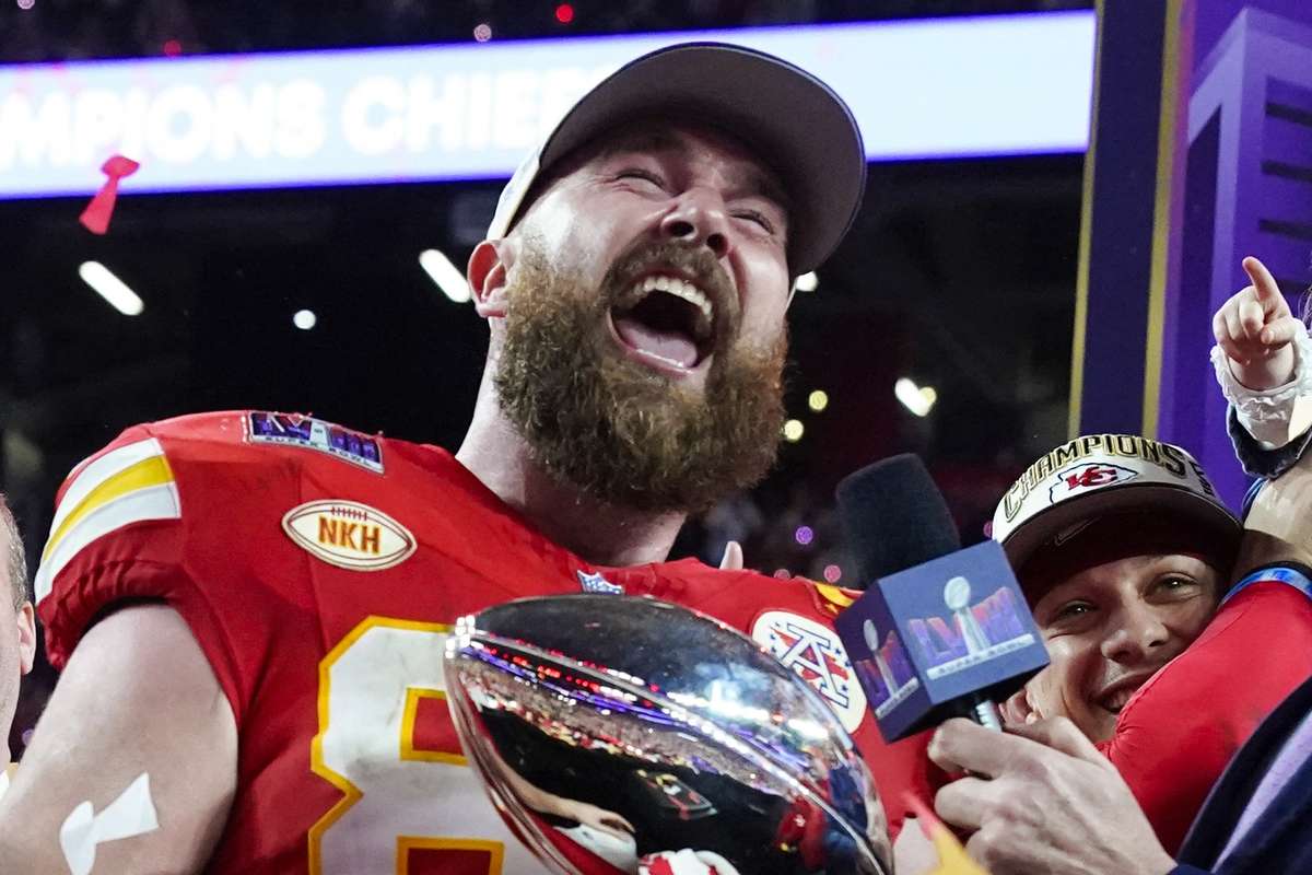 novio de taylor swift actual nfl – Travis Kelce, pareja de Taylor Swift, extiende su contrato con Chiefs
